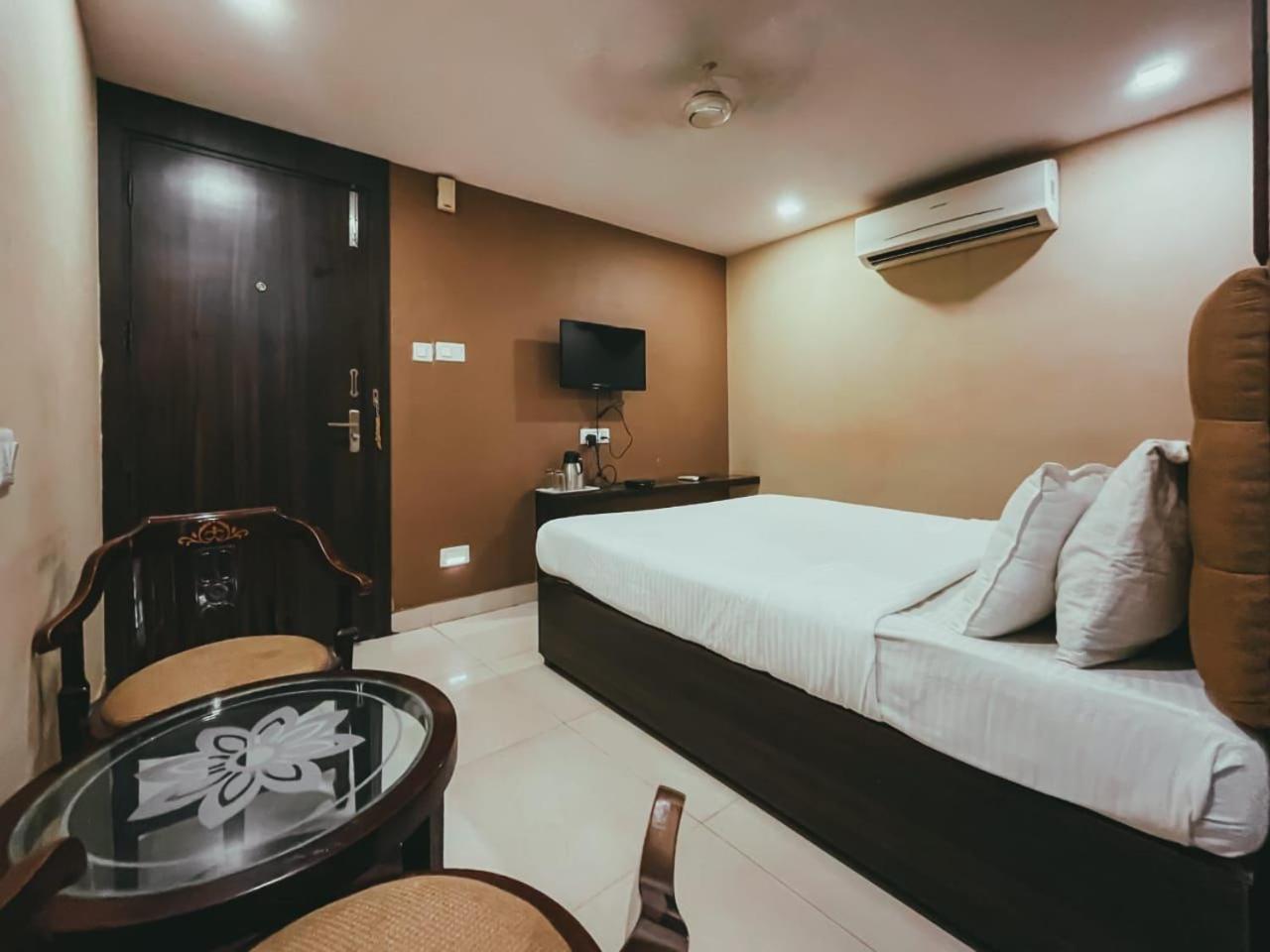 Hotel S L E Residency Varanasi Exterior foto