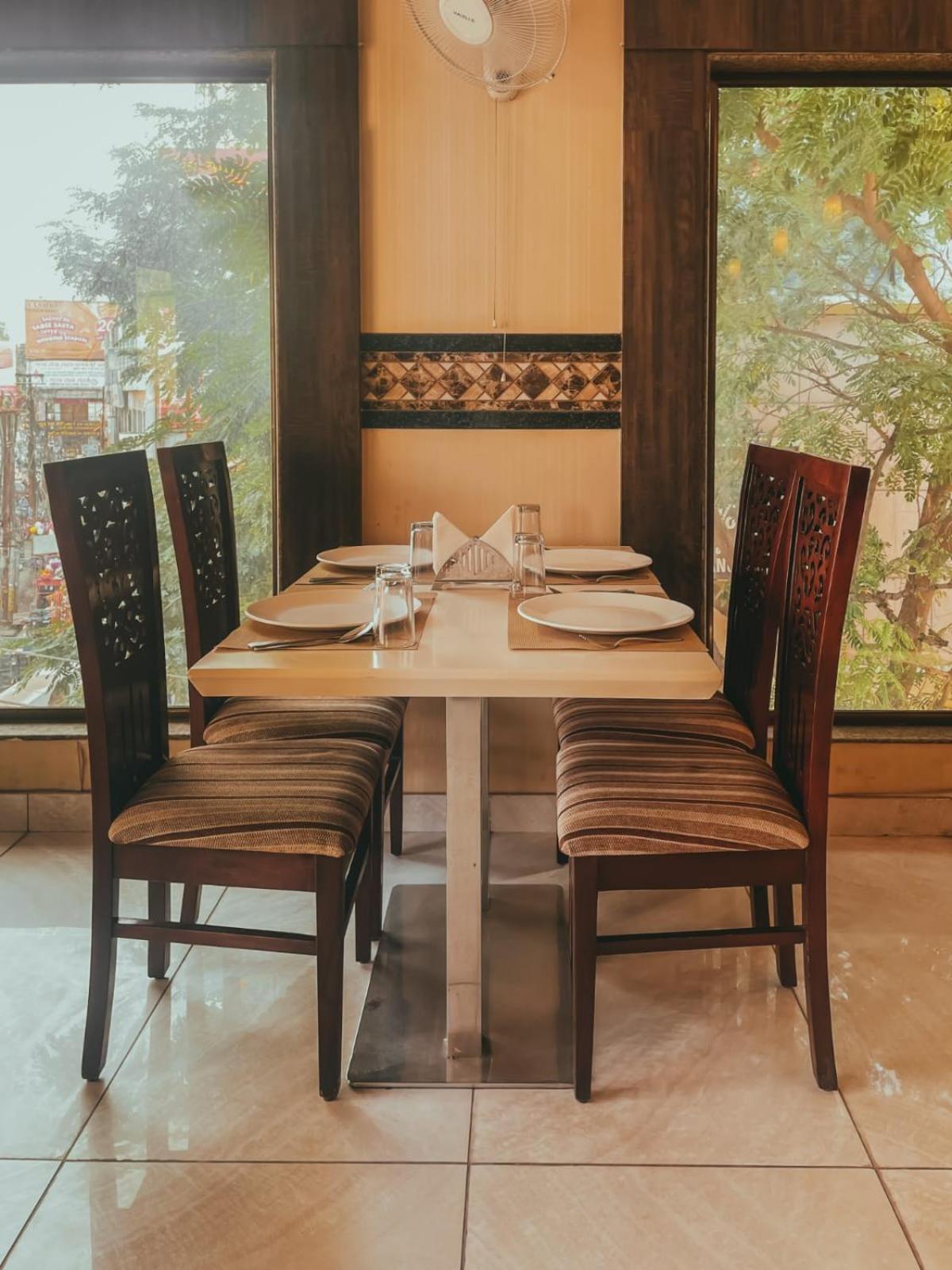 Hotel S L E Residency Varanasi Exterior foto