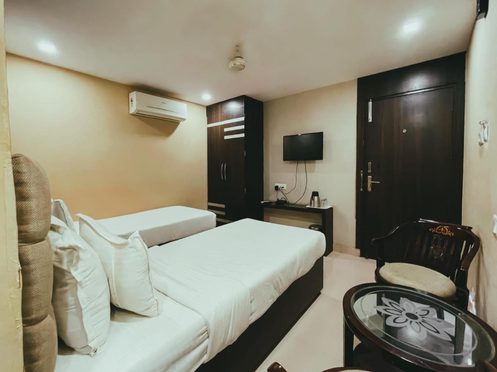 Hotel S L E Residency Varanasi Exterior foto