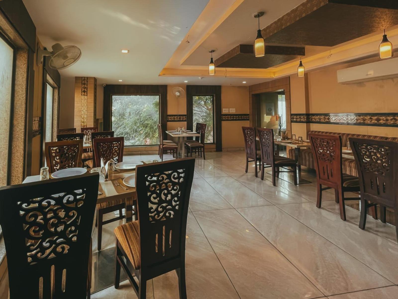 Hotel S L E Residency Varanasi Exterior foto