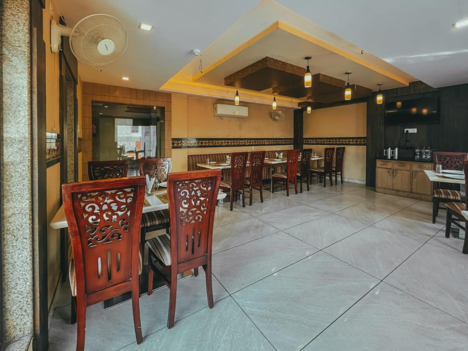 Hotel S L E Residency Varanasi Exterior foto