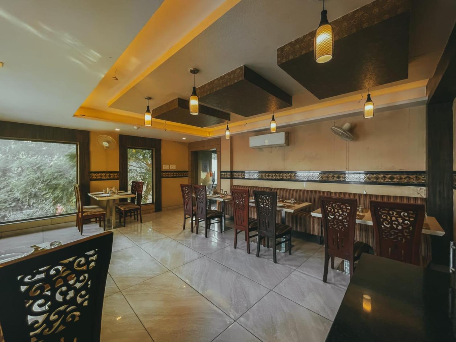 Hotel S L E Residency Varanasi Exterior foto