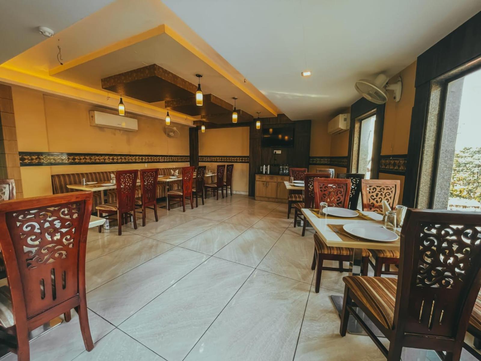 Hotel S L E Residency Varanasi Exterior foto