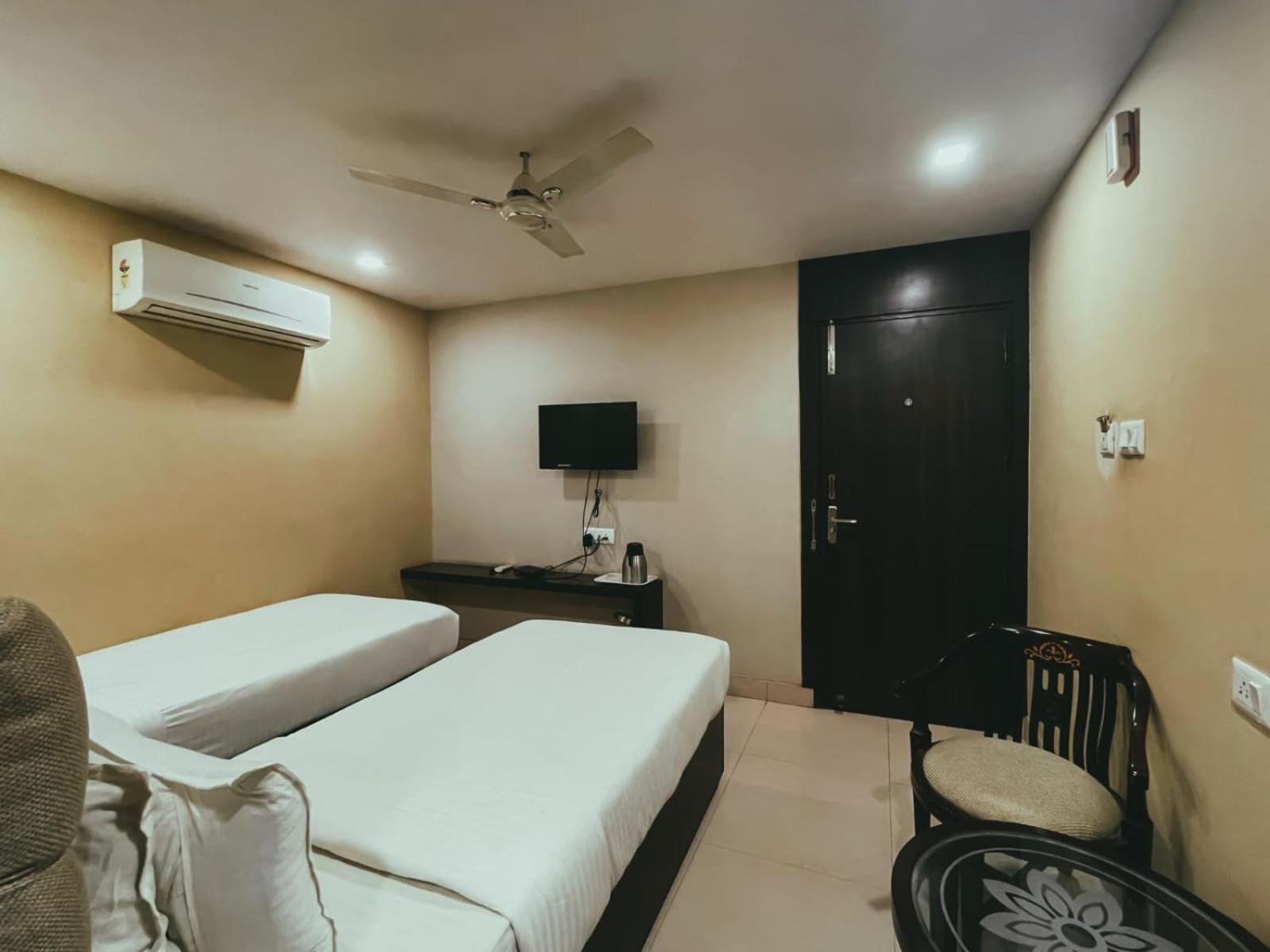 Hotel S L E Residency Varanasi Exterior foto
