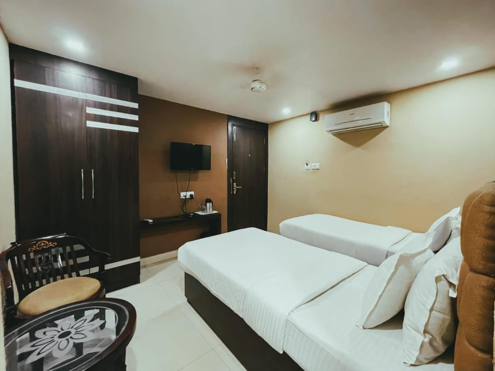 Hotel S L E Residency Varanasi Exterior foto