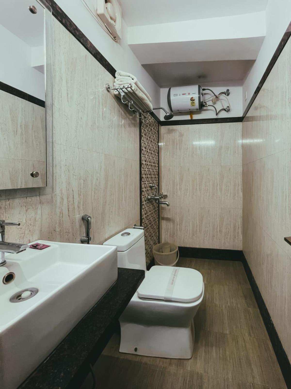 Hotel S L E Residency Varanasi Exterior foto