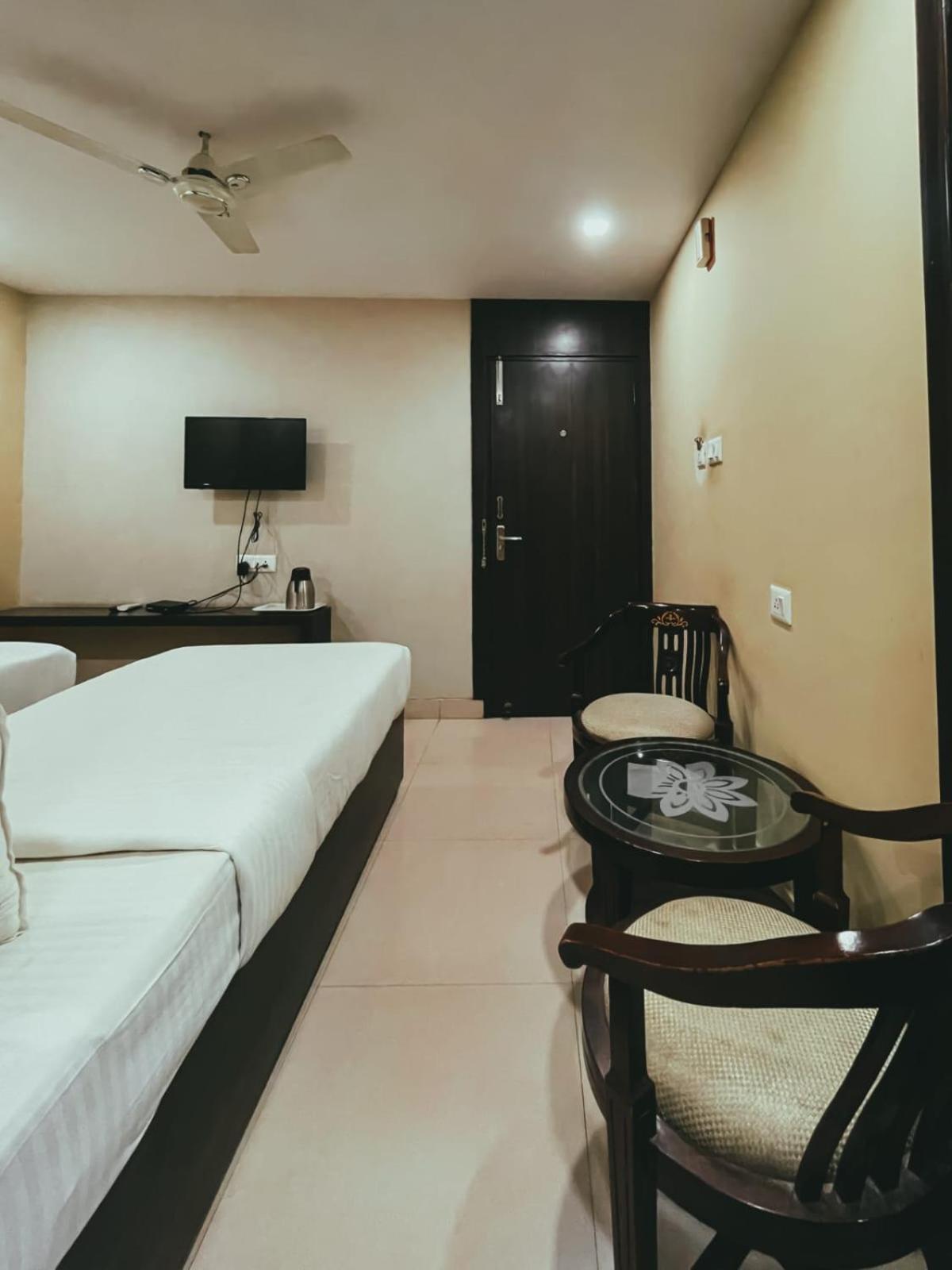 Hotel S L E Residency Varanasi Exterior foto