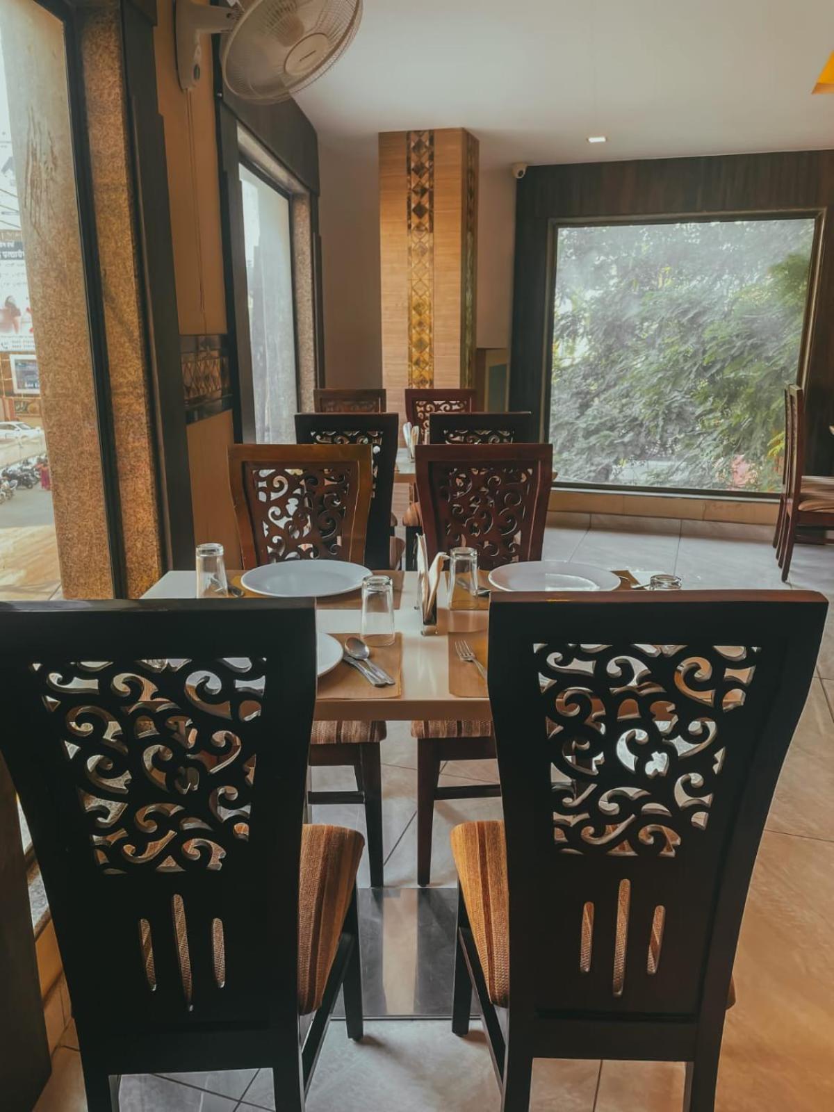 Hotel S L E Residency Varanasi Exterior foto