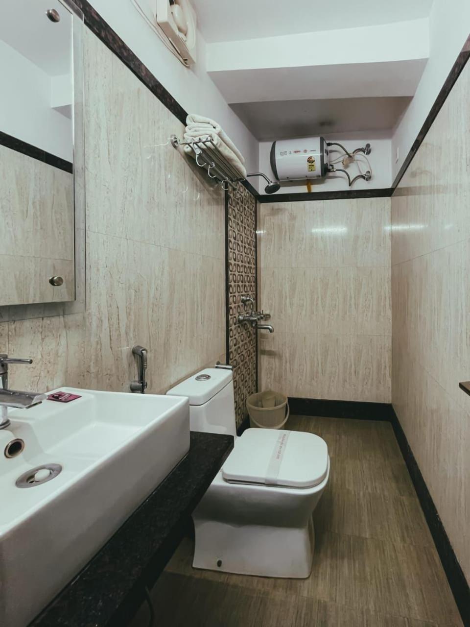 Hotel S L E Residency Varanasi Exterior foto