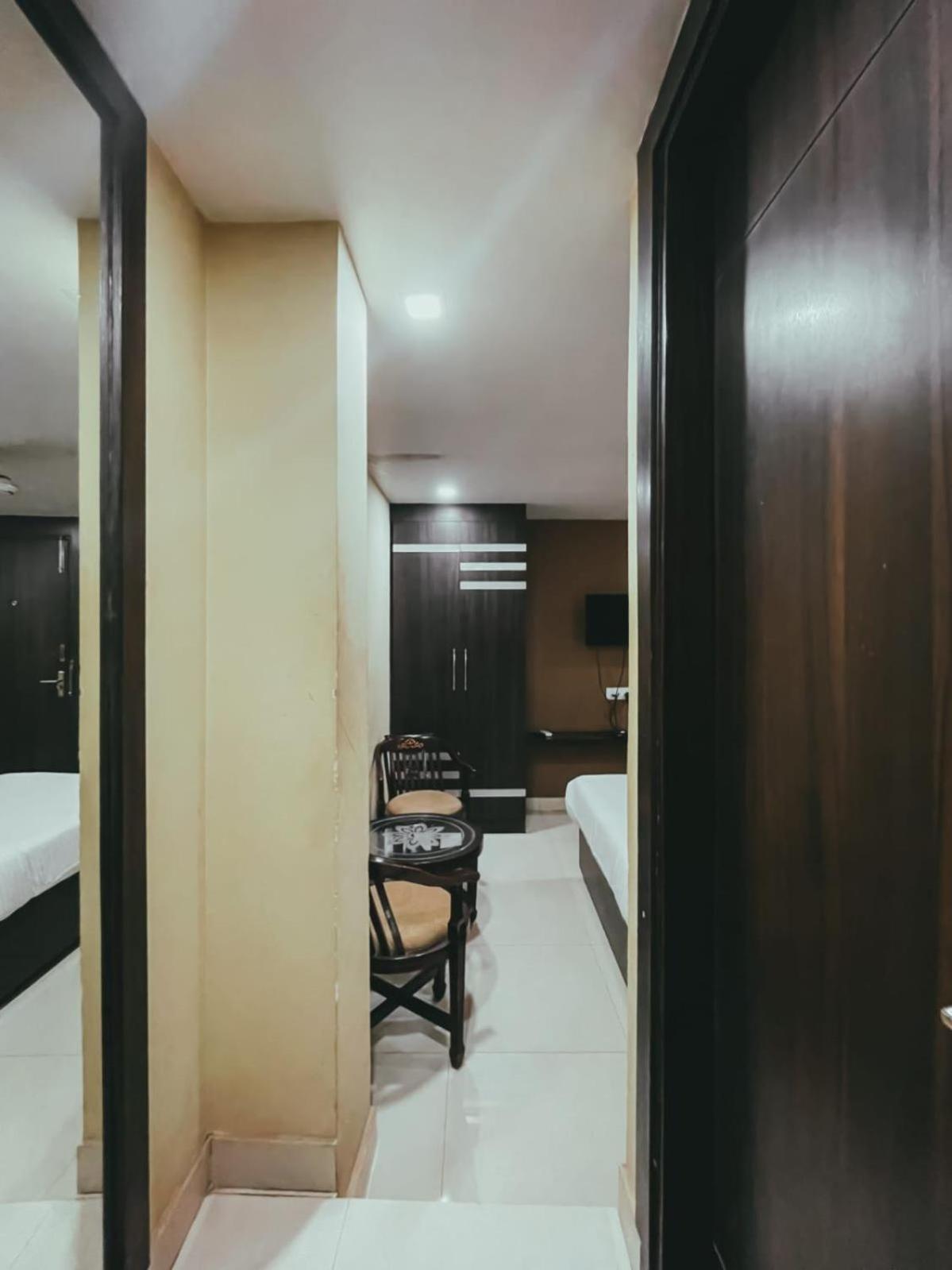 Hotel S L E Residency Varanasi Exterior foto