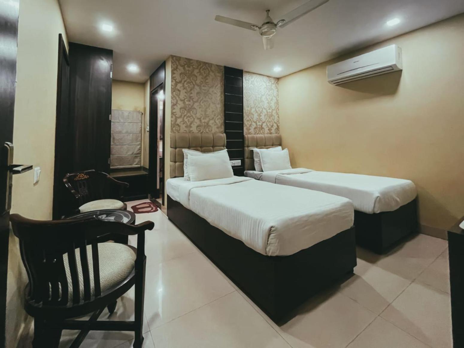 Hotel S L E Residency Varanasi Exterior foto
